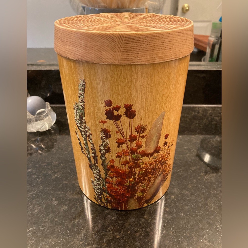 Vintage Cheinco Canister Tin Retro Wicker Dried Flower Print 8 inches tall